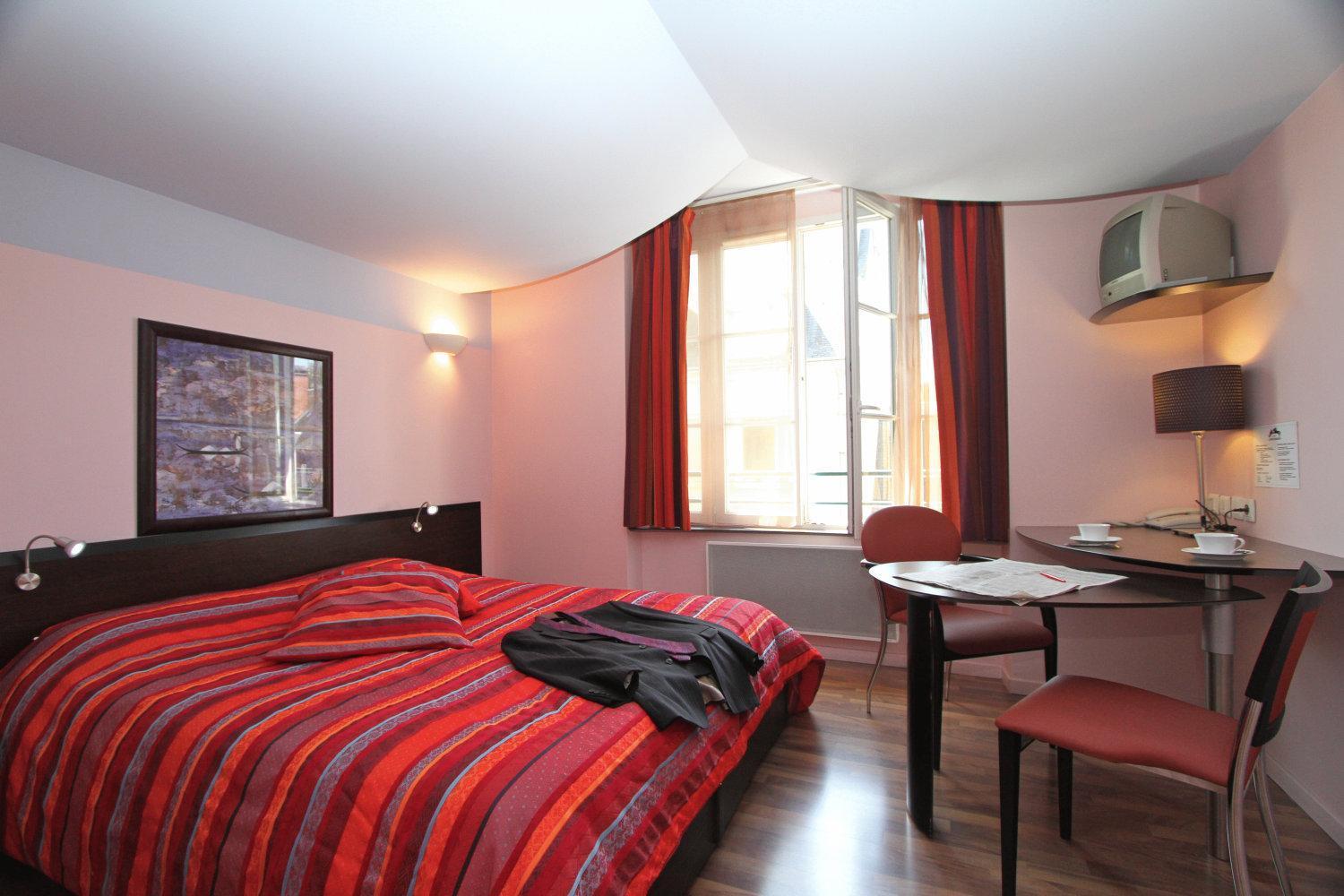 Logis Hotels Le Saint Georges Vendome Exterior photo