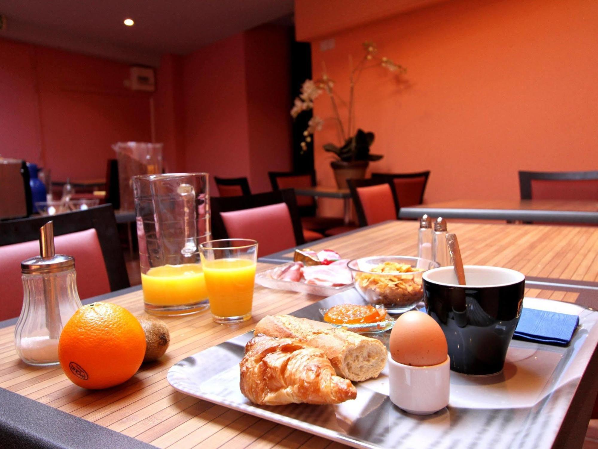 Logis Hotels Le Saint Georges Vendome Exterior photo