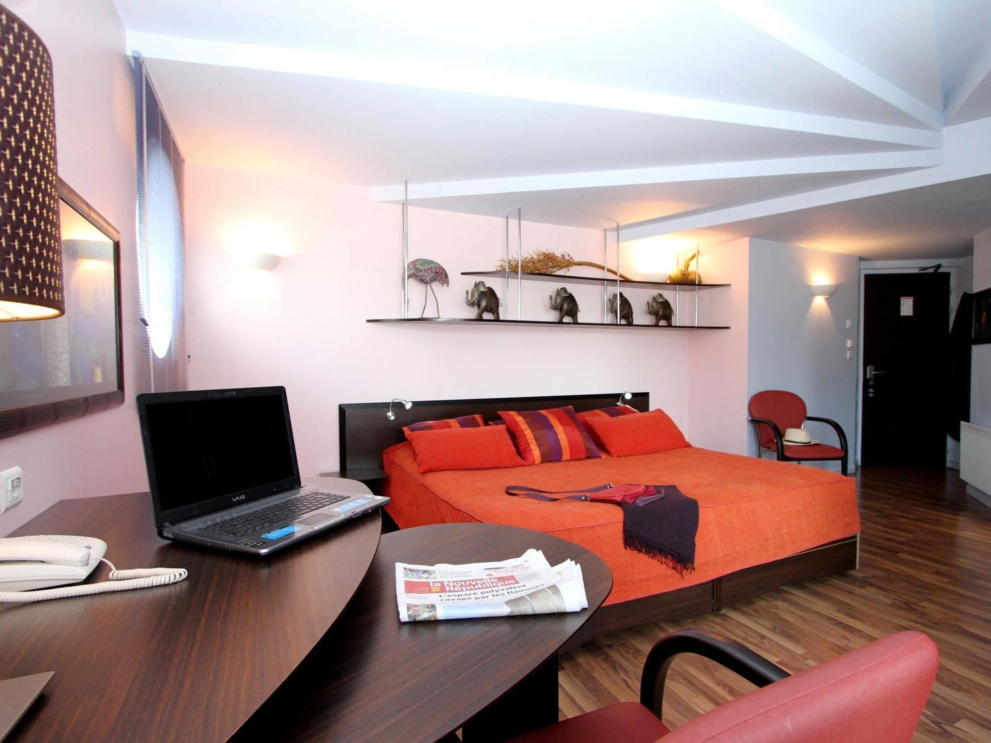 Logis Hotels Le Saint Georges Vendome Exterior photo