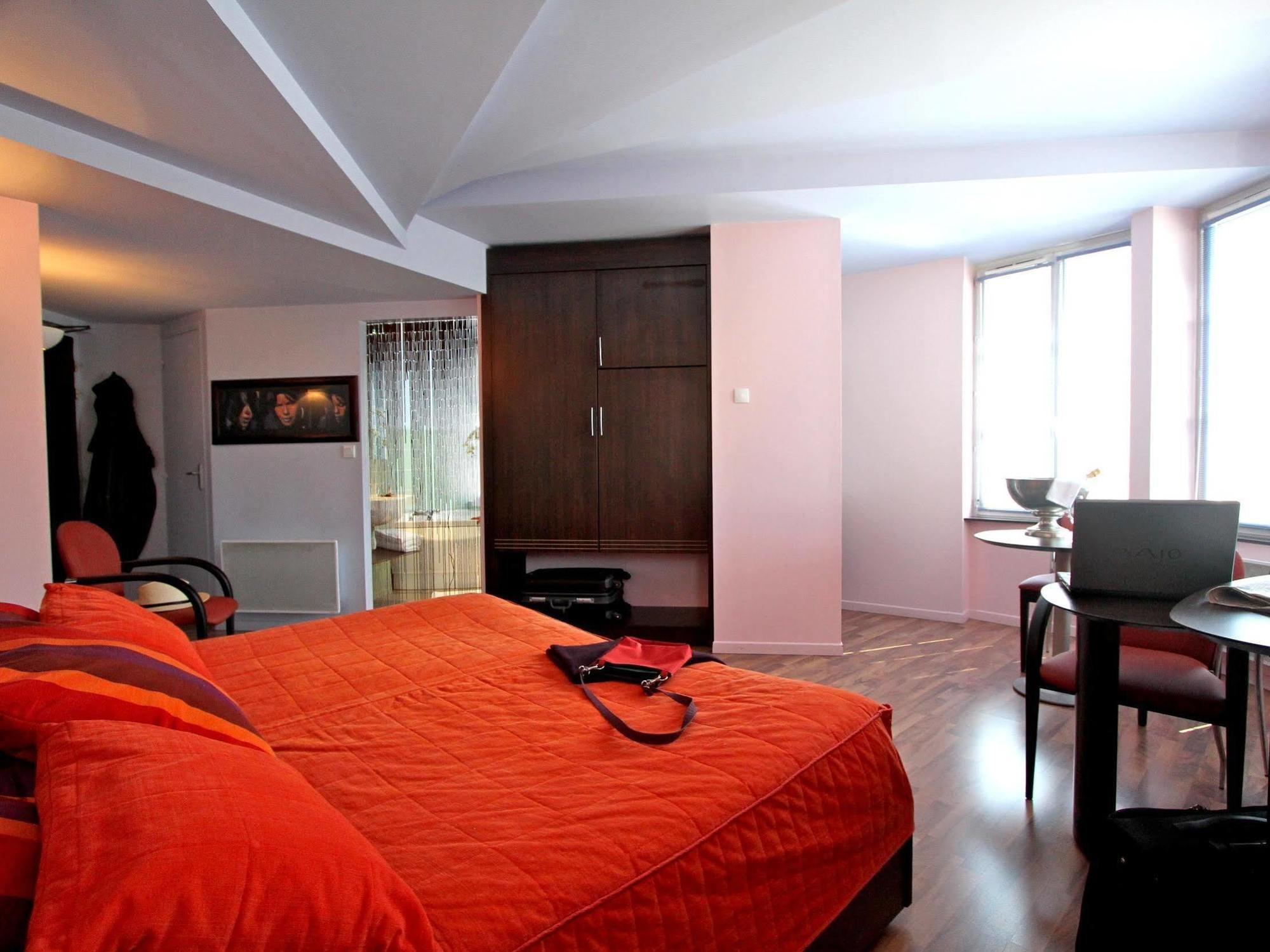 Logis Hotels Le Saint Georges Vendome Exterior photo